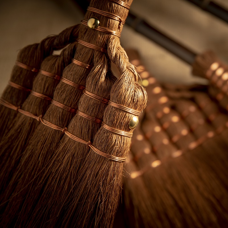 写真：一生愛用できる棕櫚箒「Broom Craft」