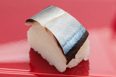 商品写真：プレミア和歌山推奨品「さんま寿司（背開き）」